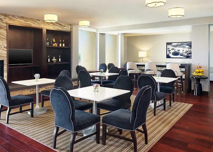Sheraton Worth Downtown 4*