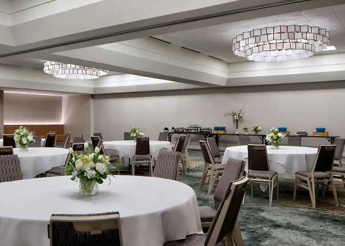 Sheraton Worth Downtown 4*